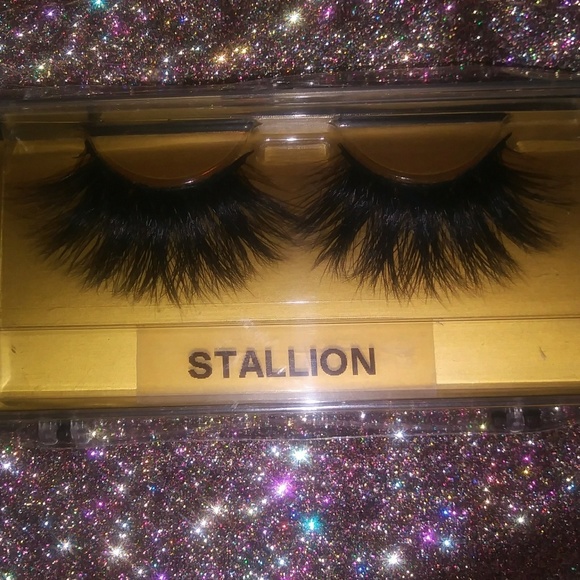 Lashes - Picture 7 of 8